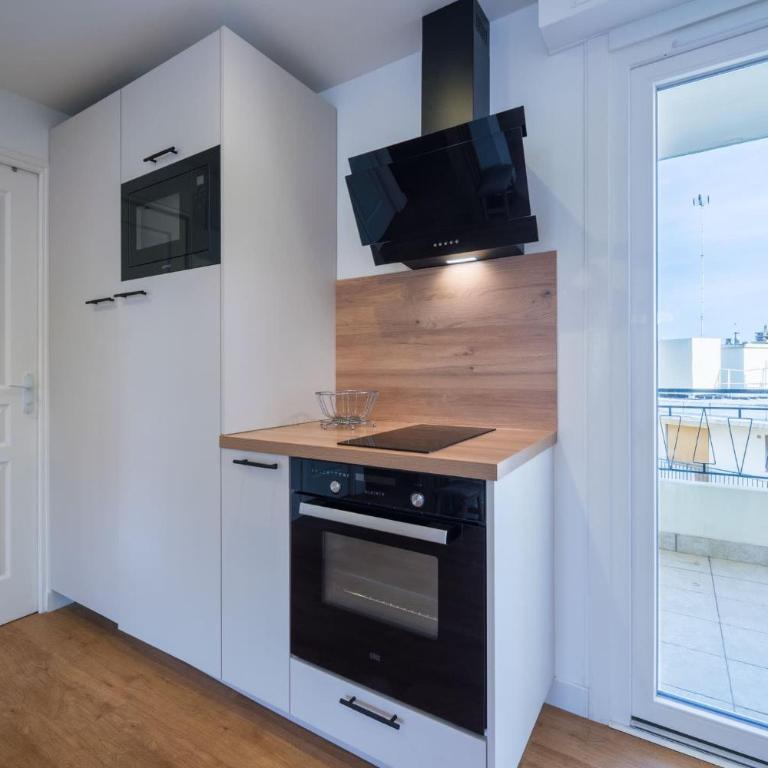 Antibes SkyView - central, cocooning avec terrasse et parking - Appartement - 14