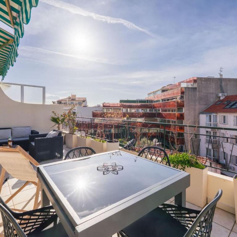 Antibes SkyView - central, cocooning avec terrasse et parking - Appartement - 18