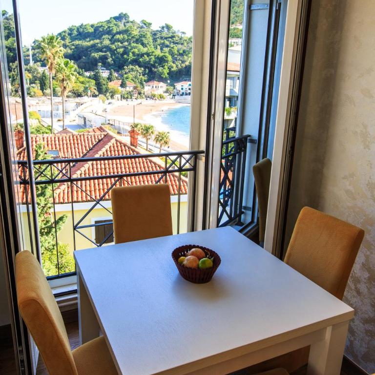 LuxBeachFront - Apartman s 1 Spavaćom Sobom, Balkonom i Pogledom na More - 6