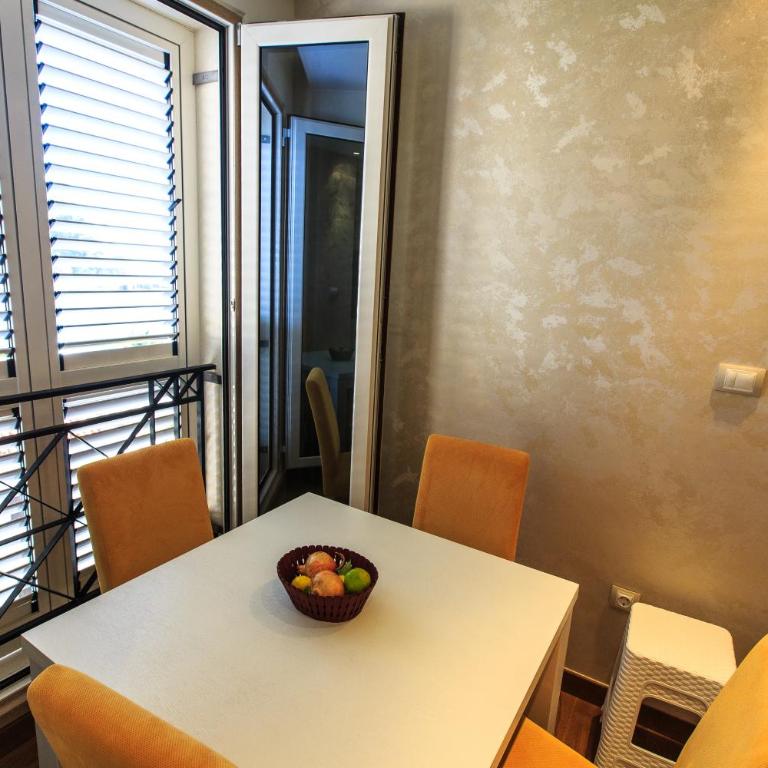 LuxBeachFront - Apartman s 1 Spavaćom Sobom, Balkonom i Pogledom na More - 1