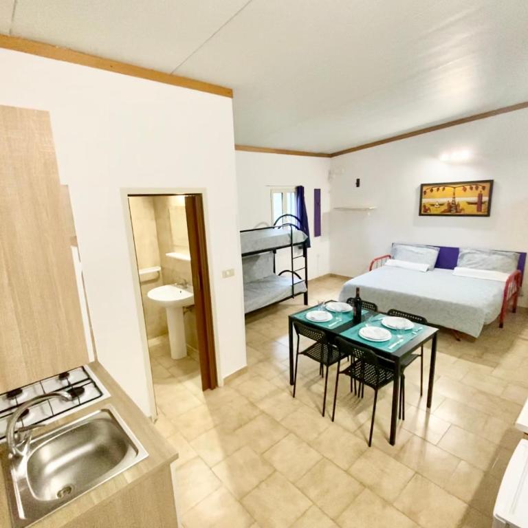 Camping Vieste Marina - Camera Quadrupla con Bagno - 1