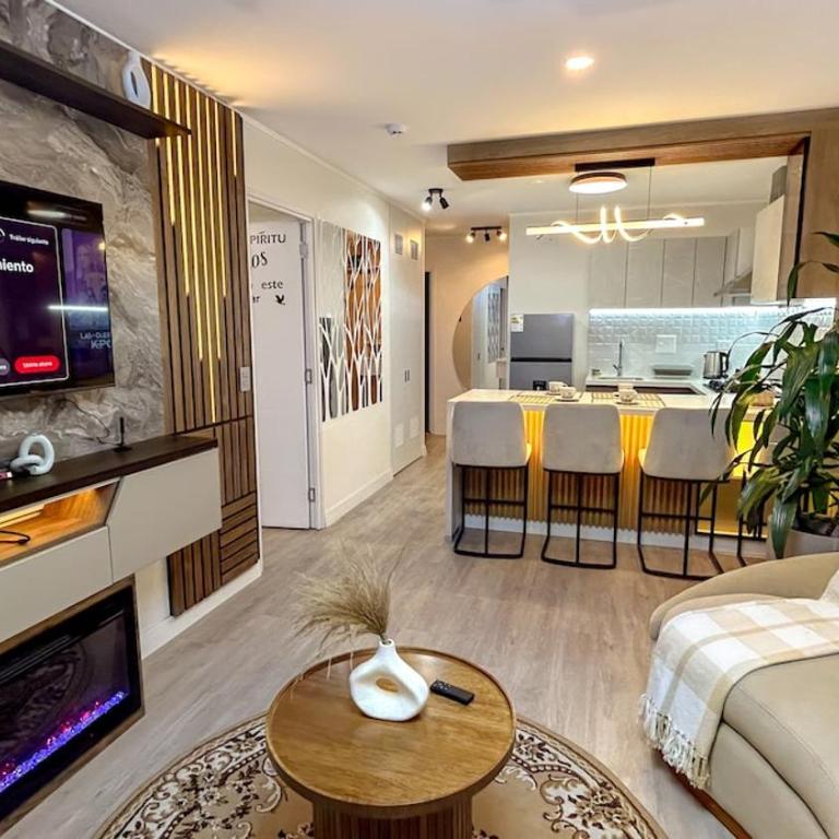 Luxury Ocean View Barranco Apt, 17th Floor AC - Two-Bedroom Deluxe Apartment with Harbor View - 1