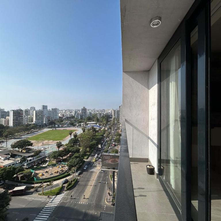 Luxury Ocean View Barranco Apt, 17th Floor AC - Two-Bedroom Deluxe Apartment with Harbor View - 17