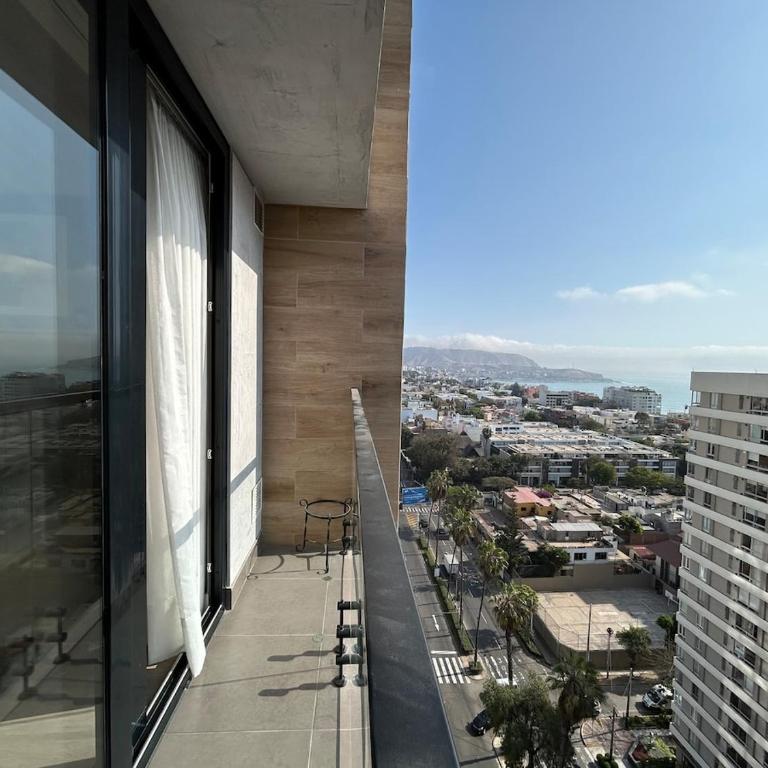 Luxury Ocean View Barranco Apt, 17th Floor AC - Two-Bedroom Deluxe Apartment with Harbor View - 30