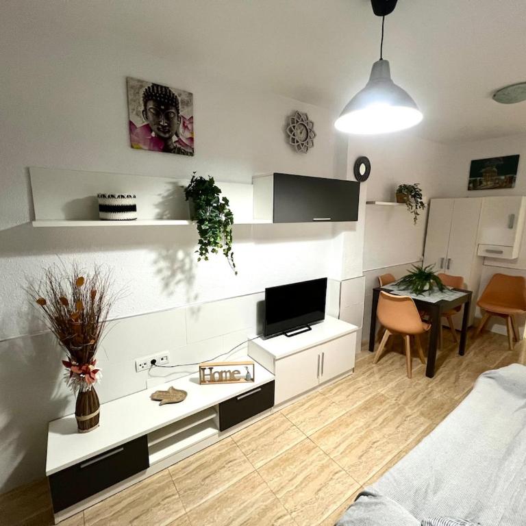 Acogedor Apartamento En Rosaleda Centro - Apartamento de 1 dormitorio - 12
