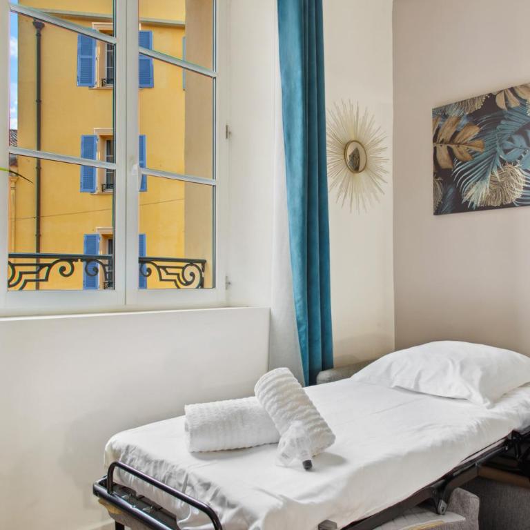 CHIC - Climatisé - 2 pas du port - Place aux Herbes - King Studio with Sofa Bed - 14