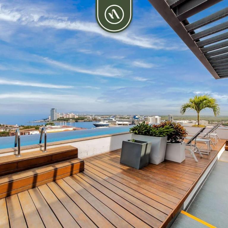 Equipped 1BR Condo with Private Balcony - Pool - Casa - 1