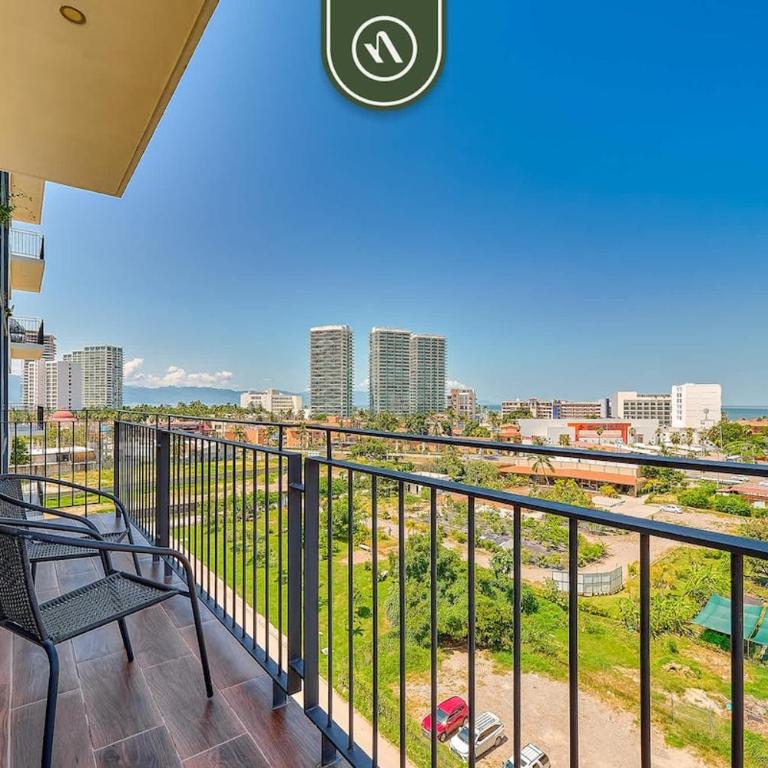 Equipped 1BR Condo with Private Balcony - Pool - Casa - 4