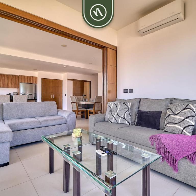 Equipped 1BR Condo with Private Balcony - Pool - Casa - 14