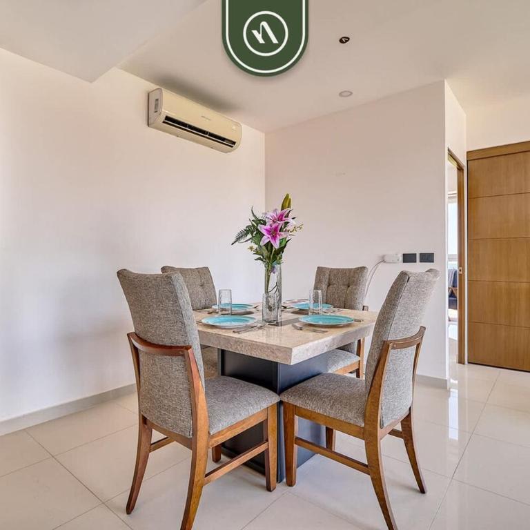 Equipped 1BR Condo with Private Balcony - Pool - Casa - 21