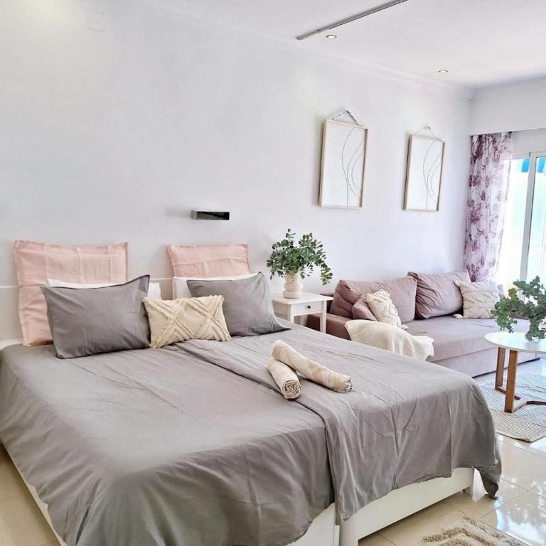 Hotel PYR, Spacious Studio with a Big Terrace - Apartamento Estudio - 1
