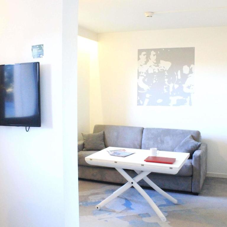 ibis Styles Toulouse Nord Sesquieres - Suite Familiar Estándar con 1 cama doble y sofá - 8