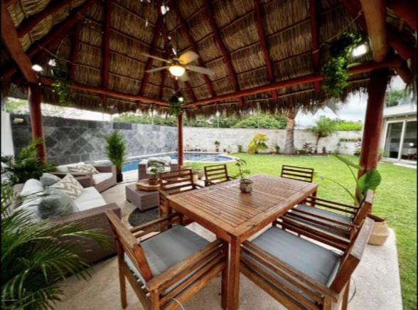 Family home with pool, palapa and private garden - Villa - 7