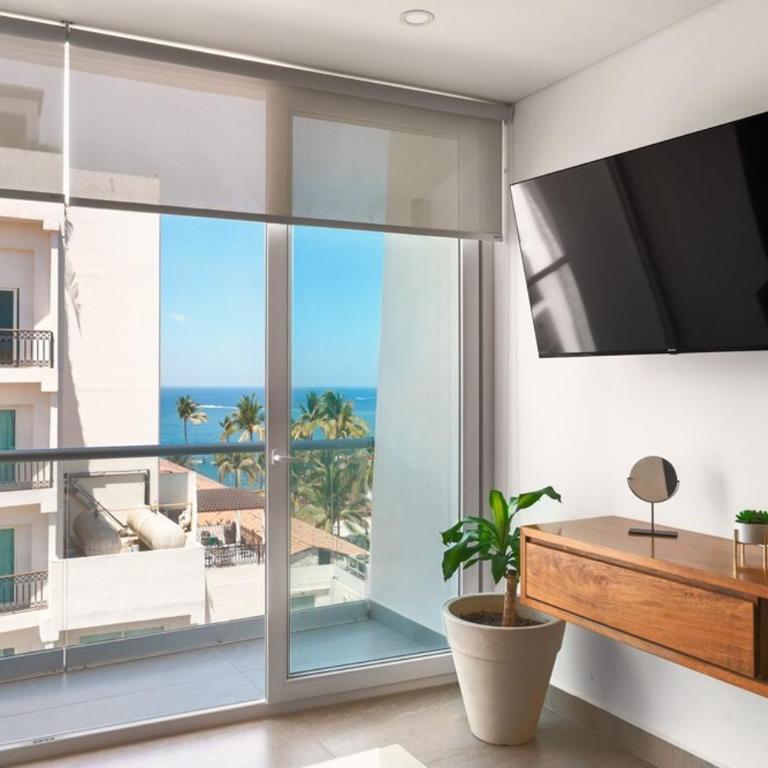 New 1 Br Unit 2 Min From Beach - Pool - King Bed - Vacation Home - 24