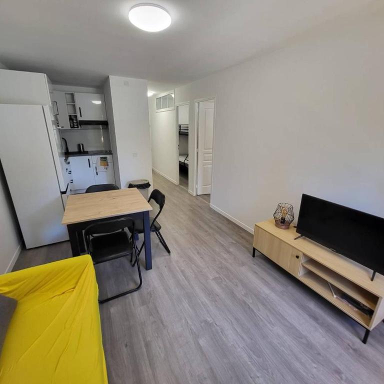 T2 RDC refait à neuf proche plage - FR-1-610-118 - Apartment - 1