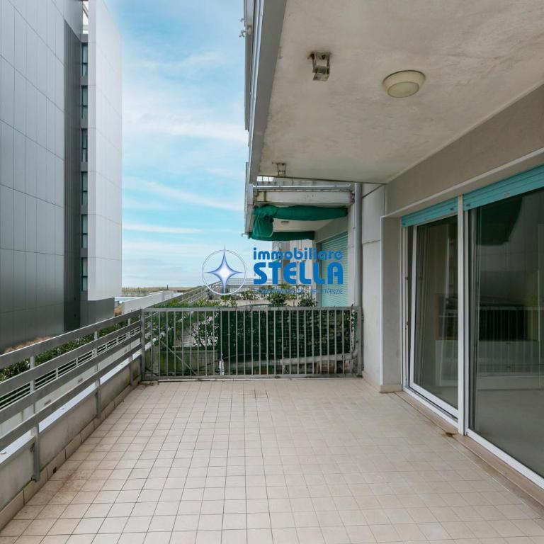 Condominio Adriatico - Appartamento con 4 Camere da Letto e Balcone - 1