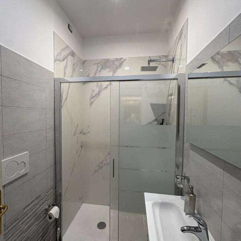 Hotel Ciao - Camera Familiare con Bagno Privato - 1
