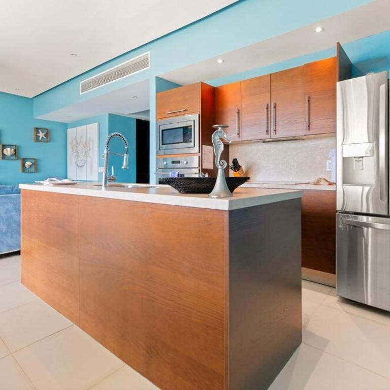 Oceanview 3BR Apt with Beach Access - Pool - Gym - Casa - 3