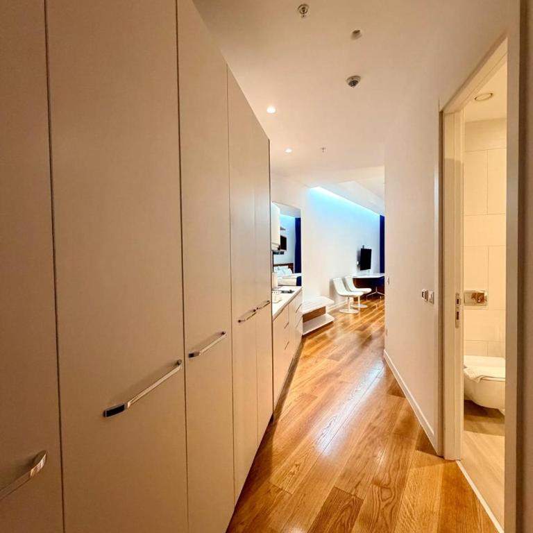 Condo Studio Plaza - Deluxe King Studio - 10
