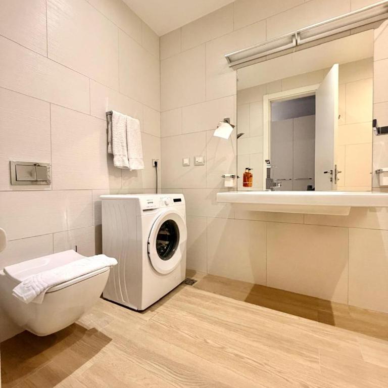 Condo Studio Plaza - Deluxe King Studio - 25