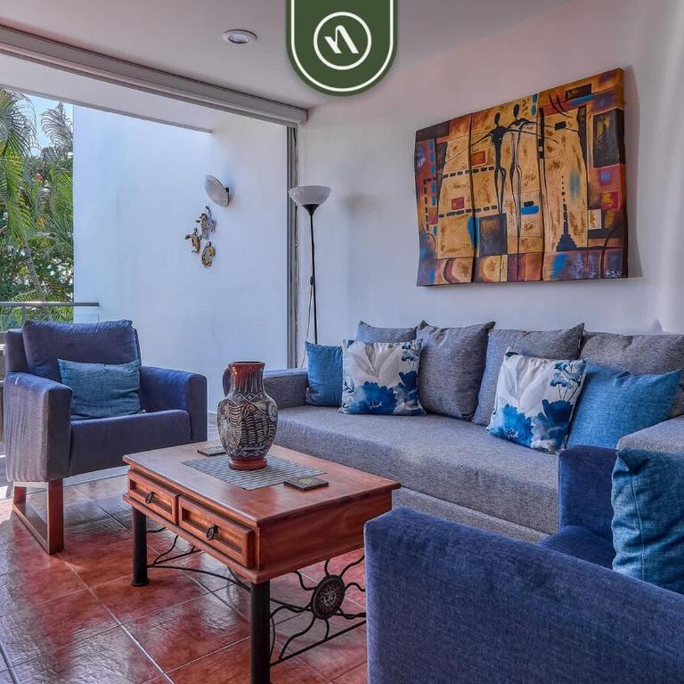 Beachfront 2BR Condo with Pool and Beachclub - Casa - 4