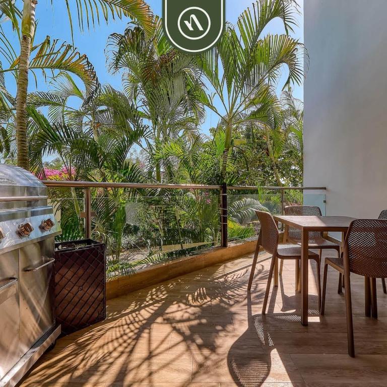 Beachfront 2BR Condo with Pool and Beachclub - Casa - 5