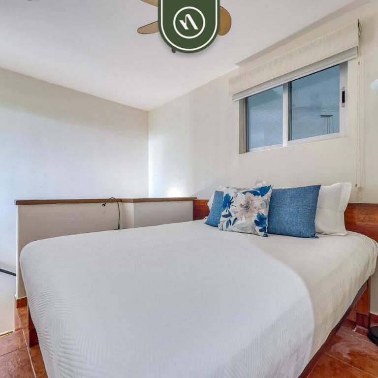 Beachfront 2BR Condo with Pool and Beachclub - Casa - 6