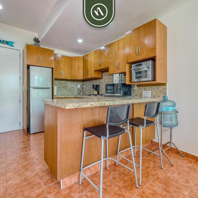 Beachfront 2BR Condo with Pool and Beachclub - Casa - 8