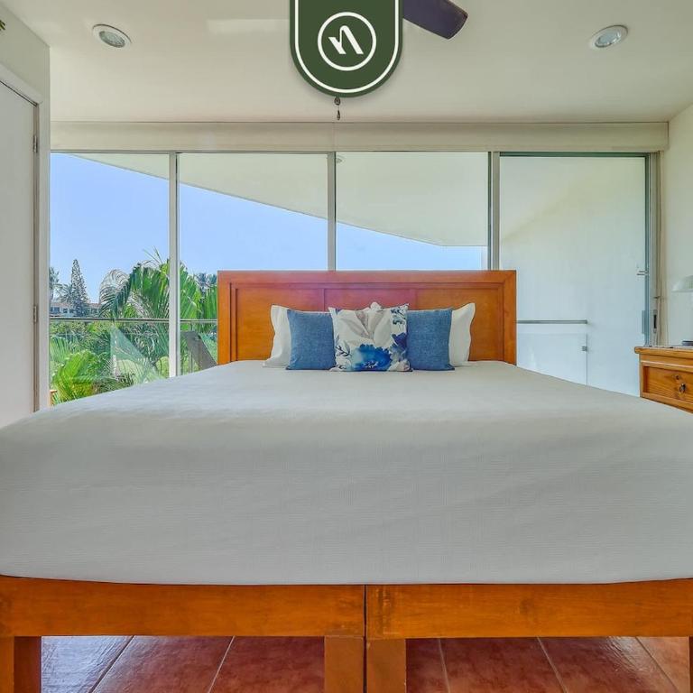 Beachfront 2BR Condo with Pool and Beachclub - Casa - 10