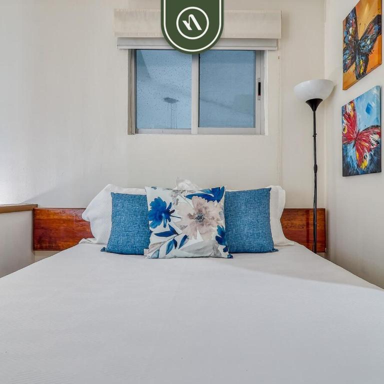 Beachfront 2BR Condo with Pool and Beachclub - Casa - 14