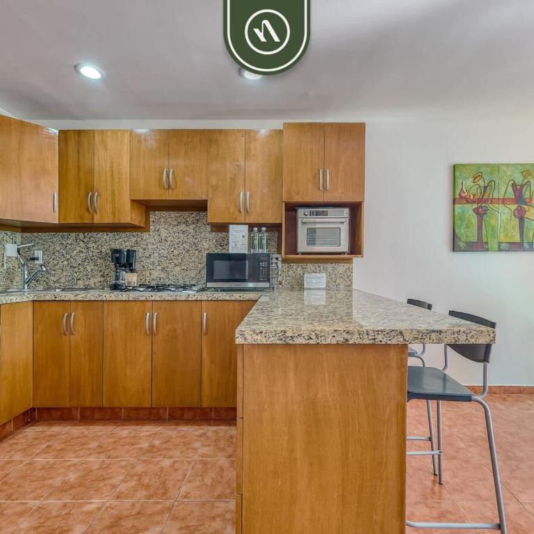 Beachfront 2BR Condo with Pool and Beachclub - Casa - 28
