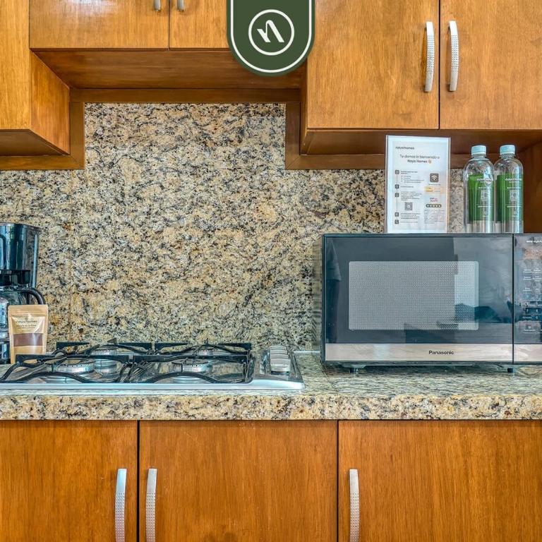 Beachfront 2BR Condo with Pool and Beachclub - Casa - 30