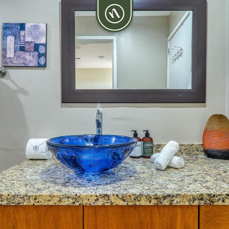 Beachfront 2BR Condo with Pool and Beachclub - Casa - 31