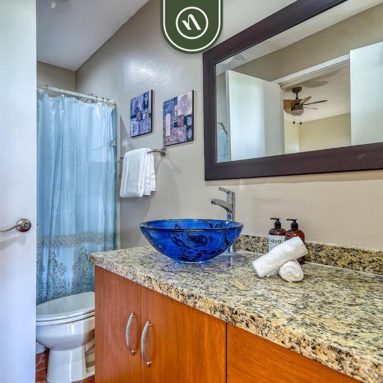 Beachfront 2BR Condo with Pool and Beachclub - Casa - 33