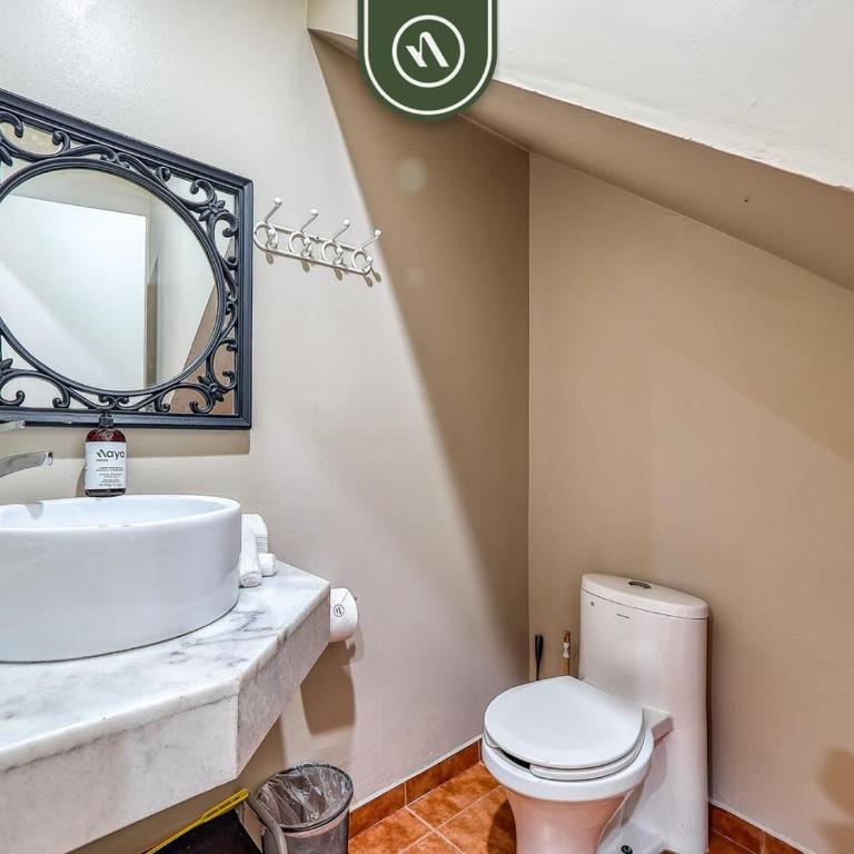Beachfront 2BR Condo with Pool and Beachclub - Casa - 34