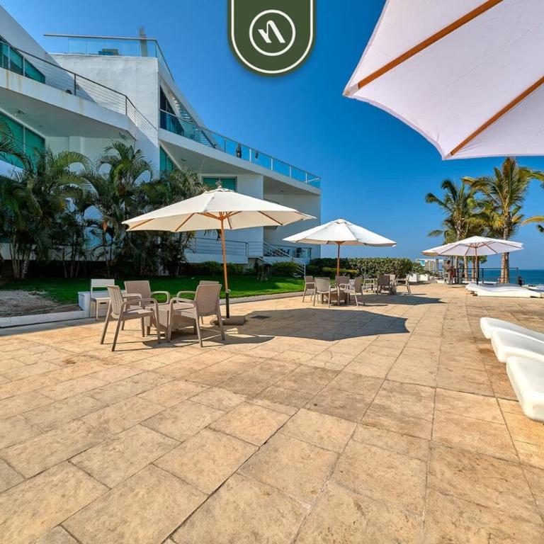 Beachfront 2BR Condo with Pool and Beachclub - Casa - 38