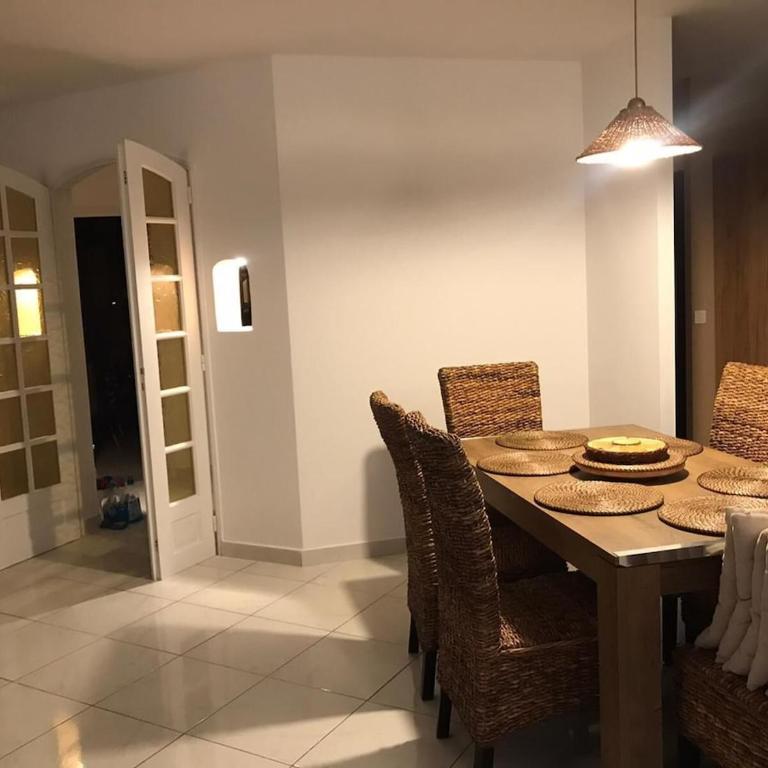 Villa with SEA VIEW, 1 km from the BEACH and CITY CENTER, BBQ, Tennis close by - Villa - 4