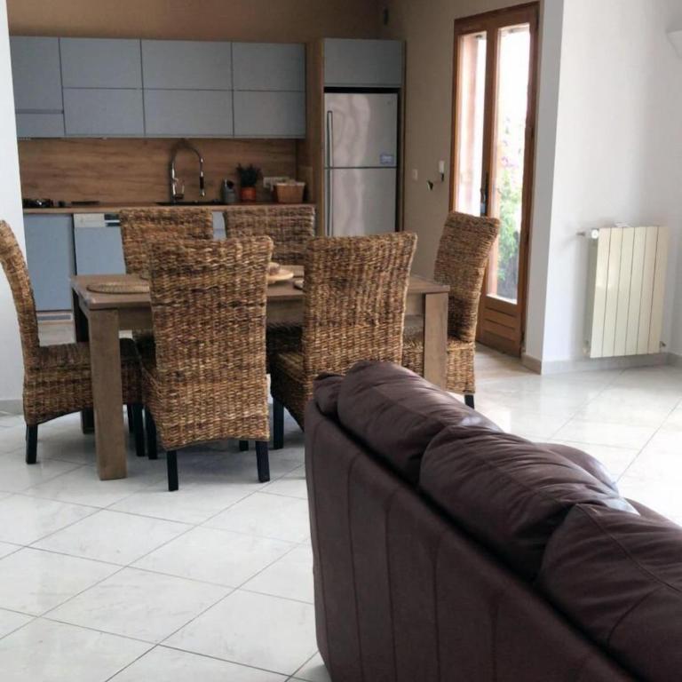 Villa with SEA VIEW, 1 km from the BEACH and CITY CENTER, BBQ, Tennis close by - Villa - 24