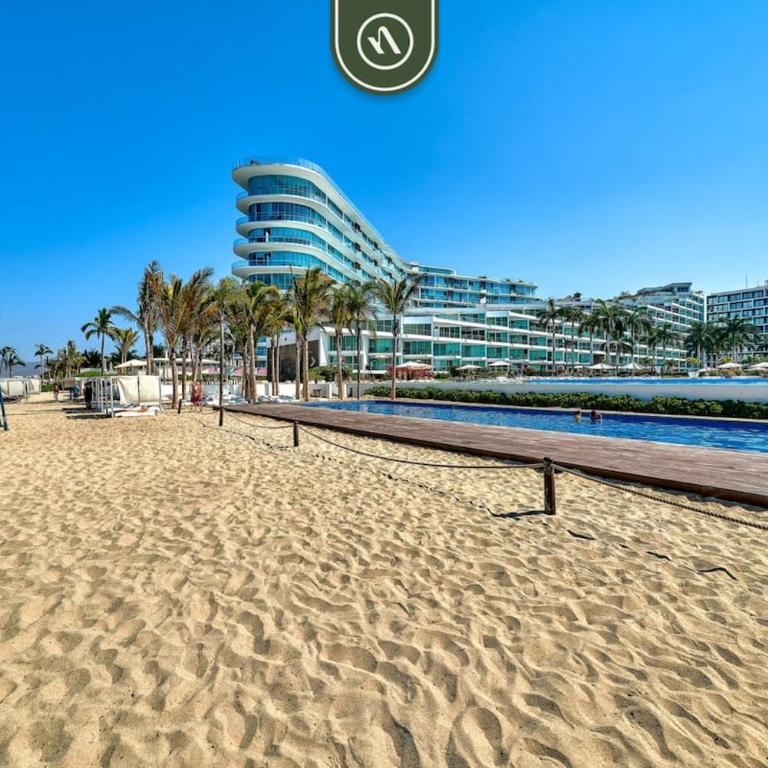 Oceanfront 2BR Condo -Private Balcony - Beach - Casa - 1