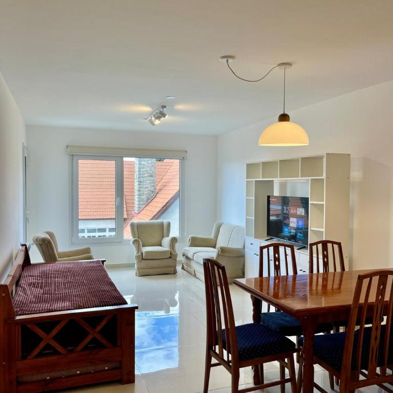 Bariloche con balcon y estacionamiento - One-Bedroom Apartment - 1