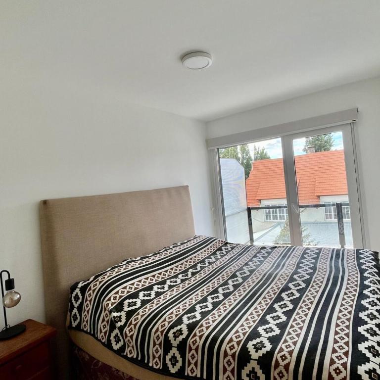 Bariloche con balcon y estacionamiento - One-Bedroom Apartment - 2