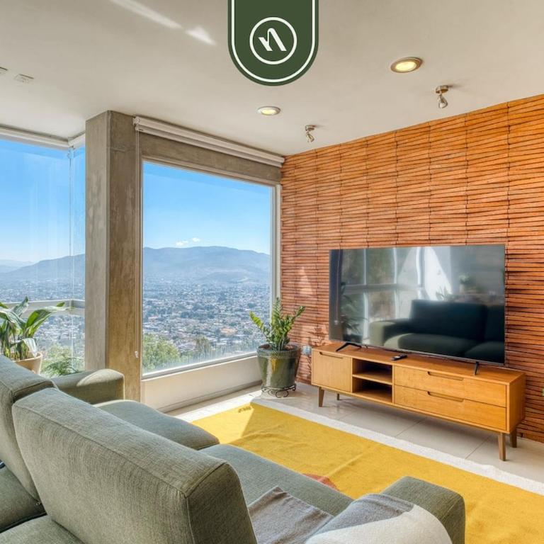 3 BR Condo - Panoramic Views - 5 Min to Downtown - Vacation Home - 5