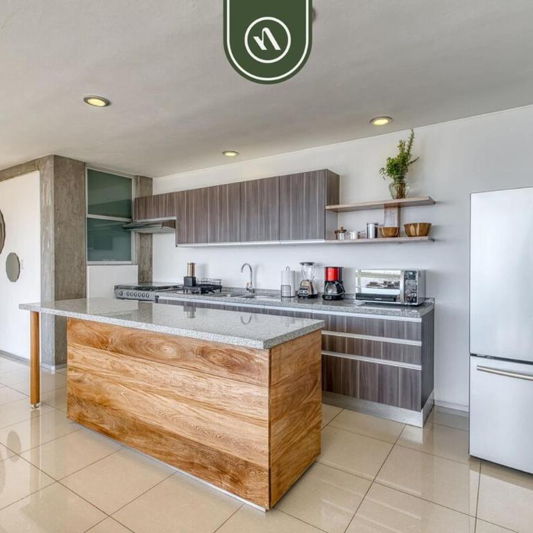 3 BR Condo - Panoramic Views - 5 Min to Downtown - Vacation Home - 7