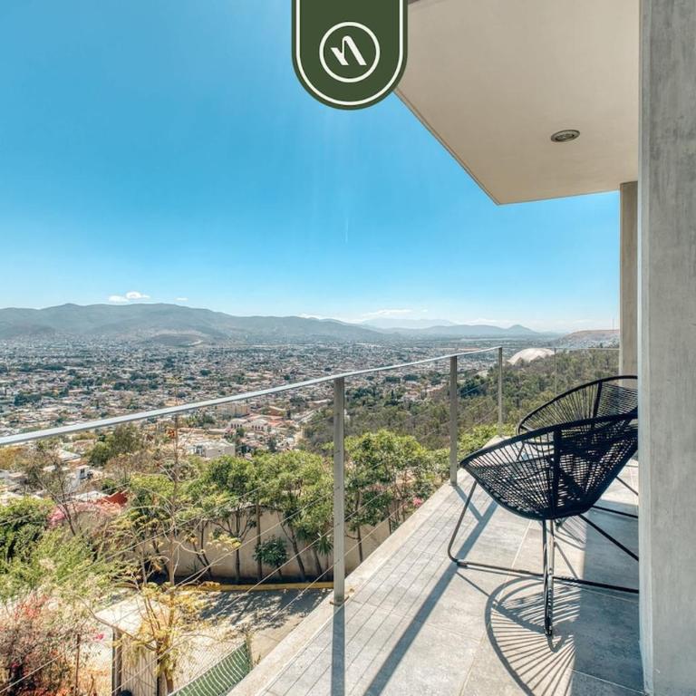 3 BR Condo - Panoramic Views - 5 Min to Downtown - Vacation Home - 8
