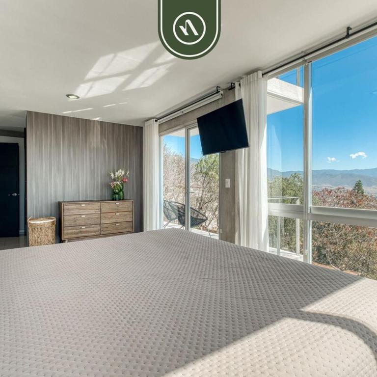 3 BR Condo - Panoramic Views - 5 Min to Downtown - Vacation Home - 15