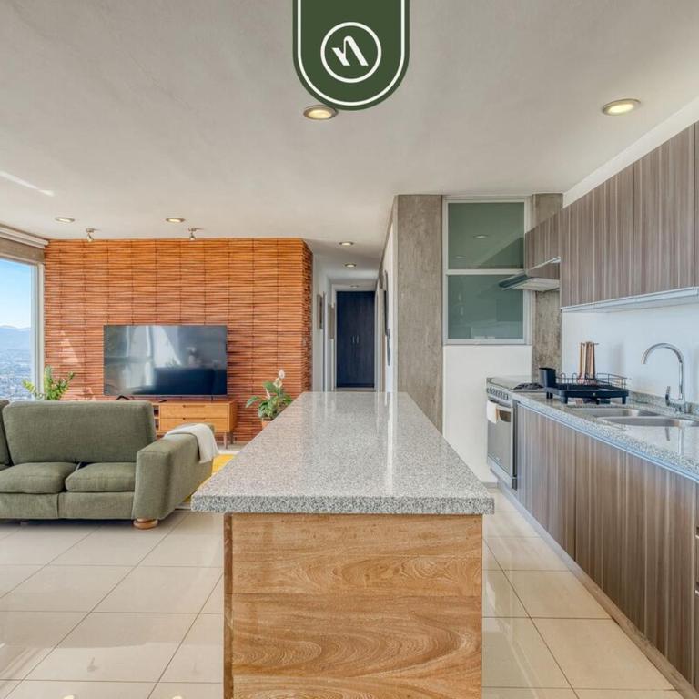 3 BR Condo - Panoramic Views - 5 Min to Downtown - Vacation Home - 24