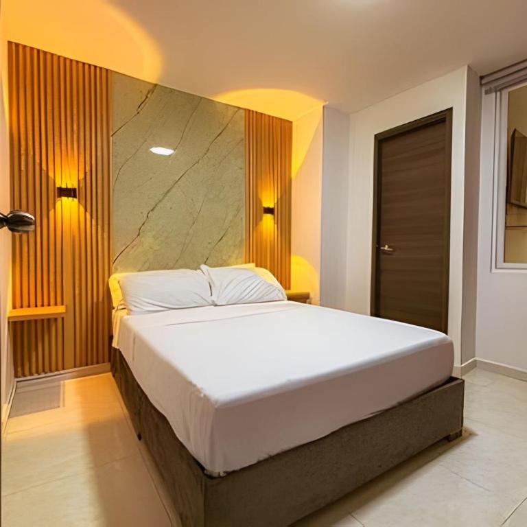 hermoso apartasuite con la mejor ubicación - Three-Bedroom Apartment - 4