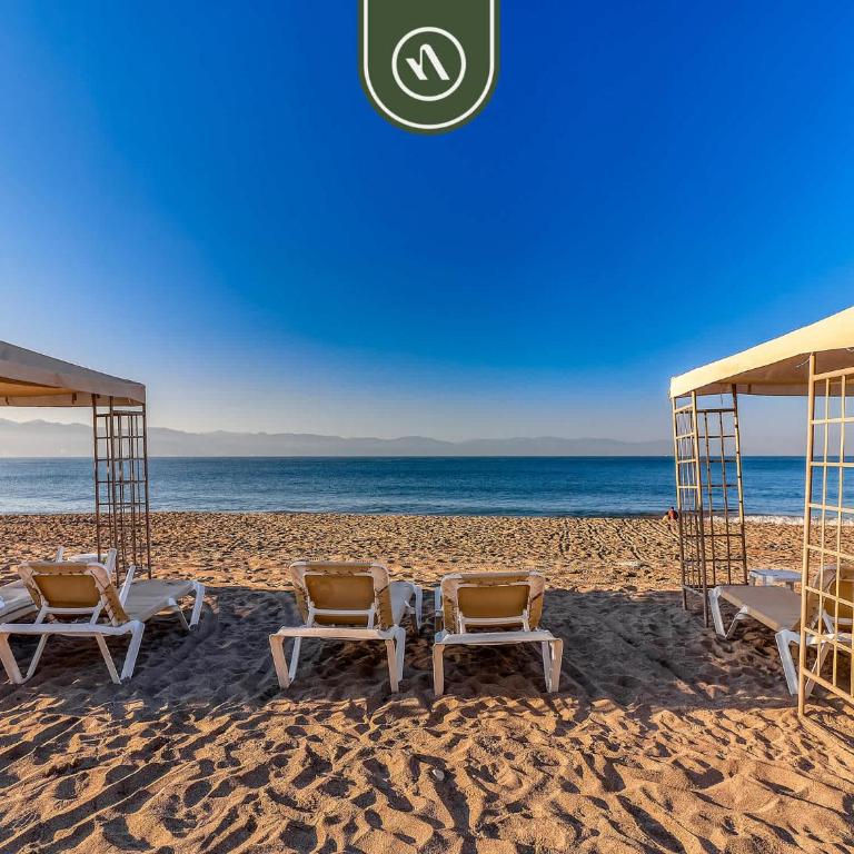 Beachfront 2 BR Condo - Beach - Pools - Tennis - Vacation Home - 1