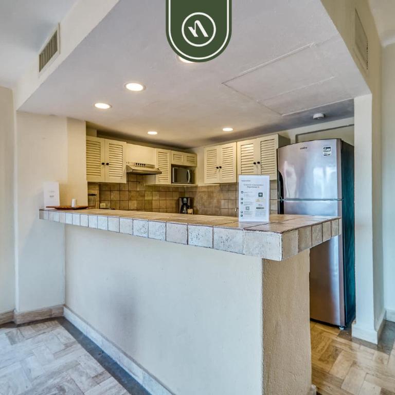 Beachfront 2 BR Condo - Beach - Pools - Tennis - Vacation Home - 30