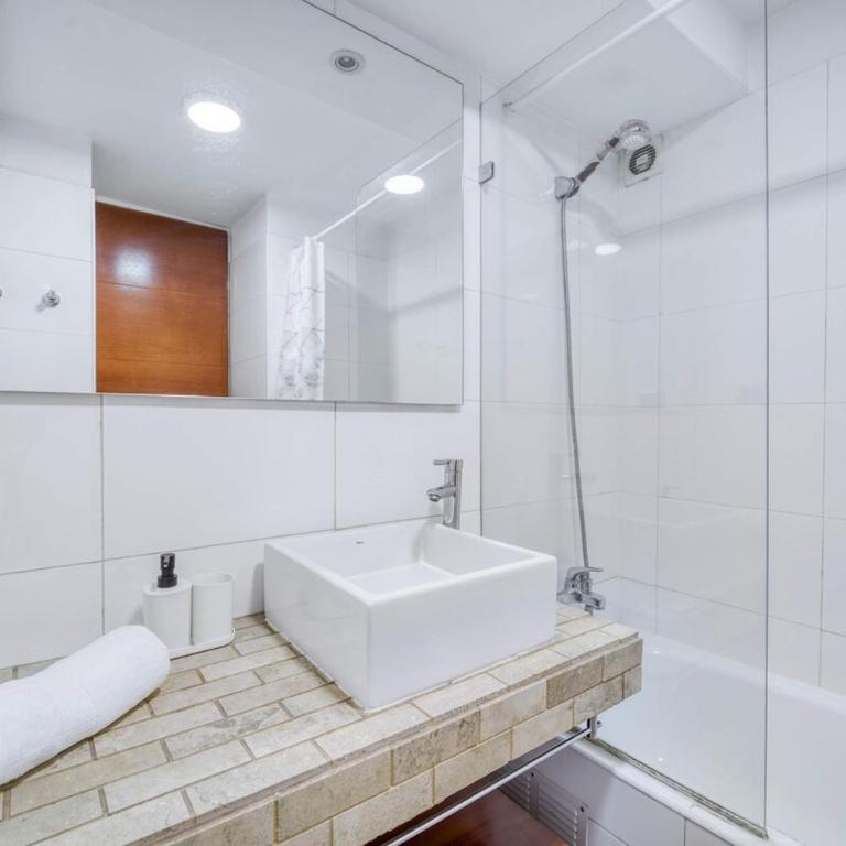 Blue Pink Home Apartment - Wifi & Gym near Escuela Militar - Two-Bedroom Apartment - 5